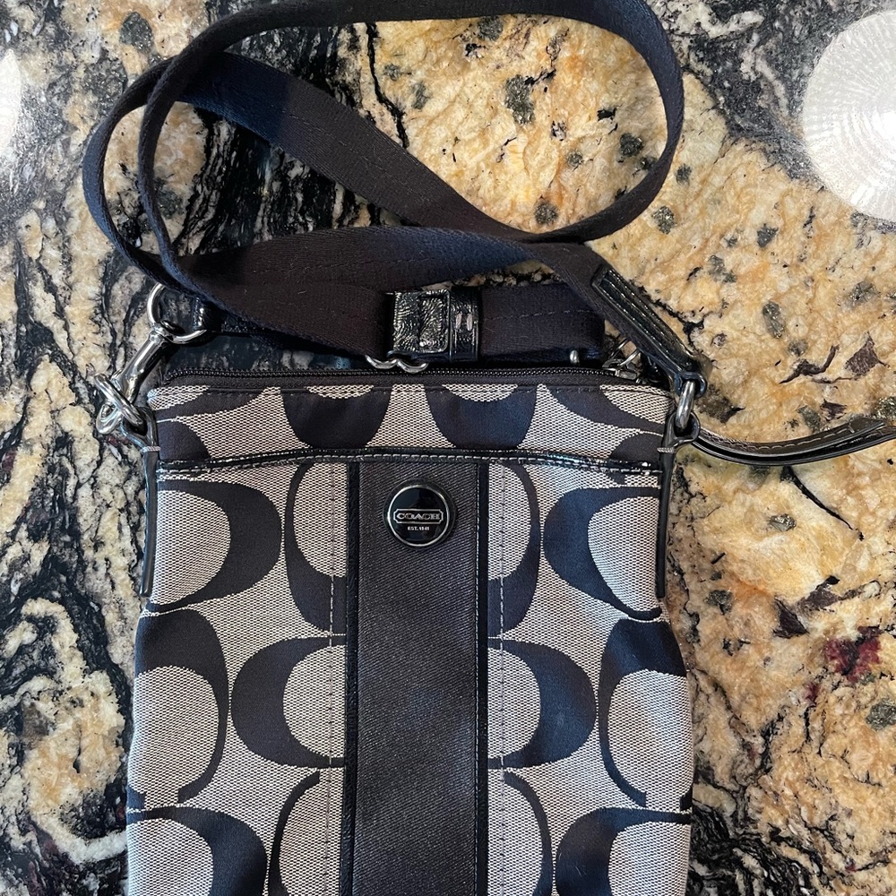 Crossbody coach bag- clean 9 out of 10